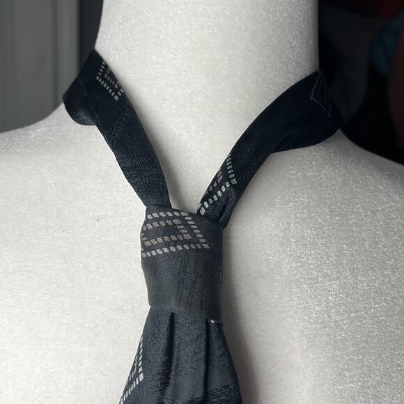 Giorgio Armani Men’s  Black Silk Tie With Square Print - Picture 4 of 7